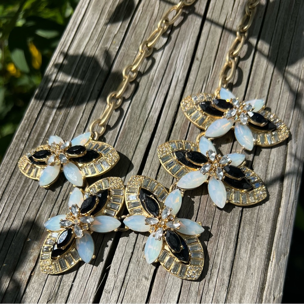 J Crew Crystal and Opalescent Gold Tone Necklace Preowned 12”-20”